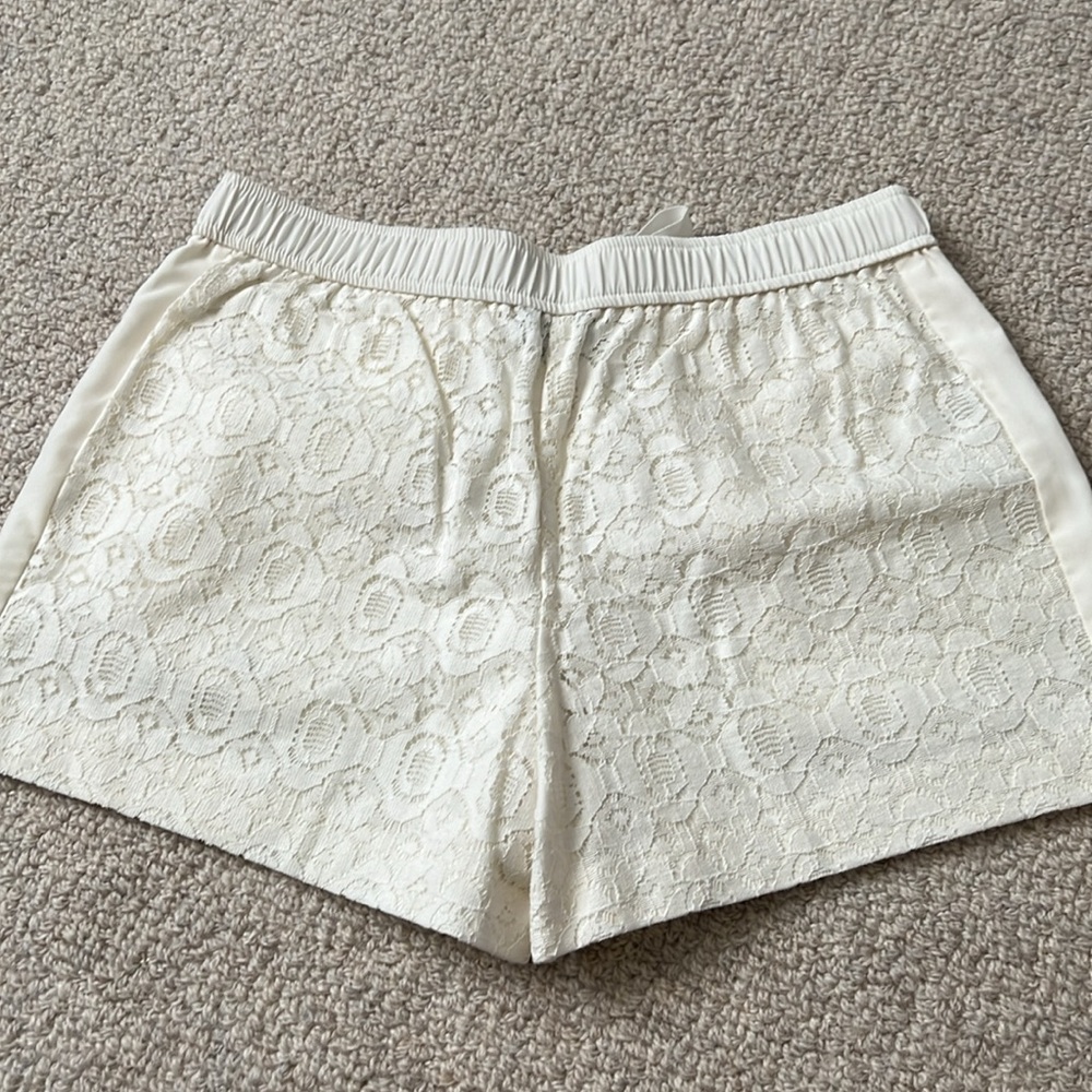NWT Ann Taylor LOFT Lace Shorts! - Picture 3 of 4